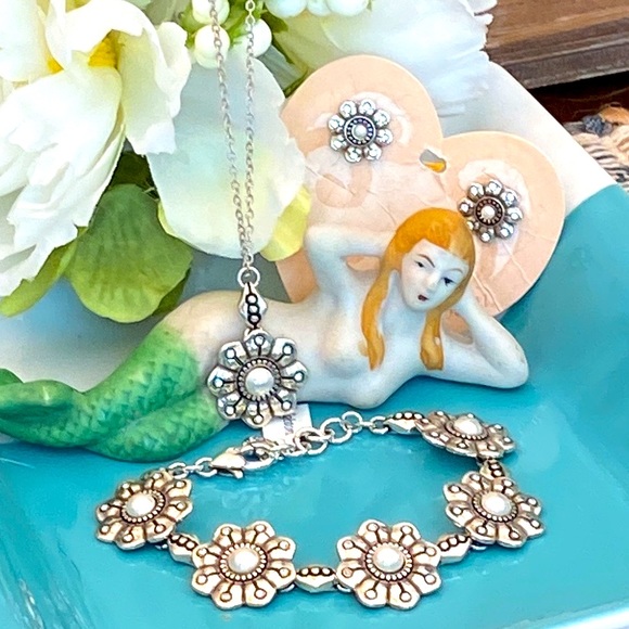 Bookmark my Closet “LIKE”♥️Get notified of sales♥️ - Picture 15 of 16